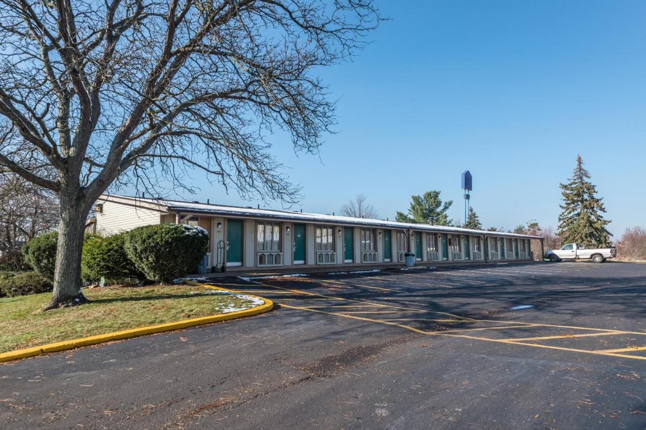 Oyo Hotel Wadsworth Oh I-76 Exterior photo